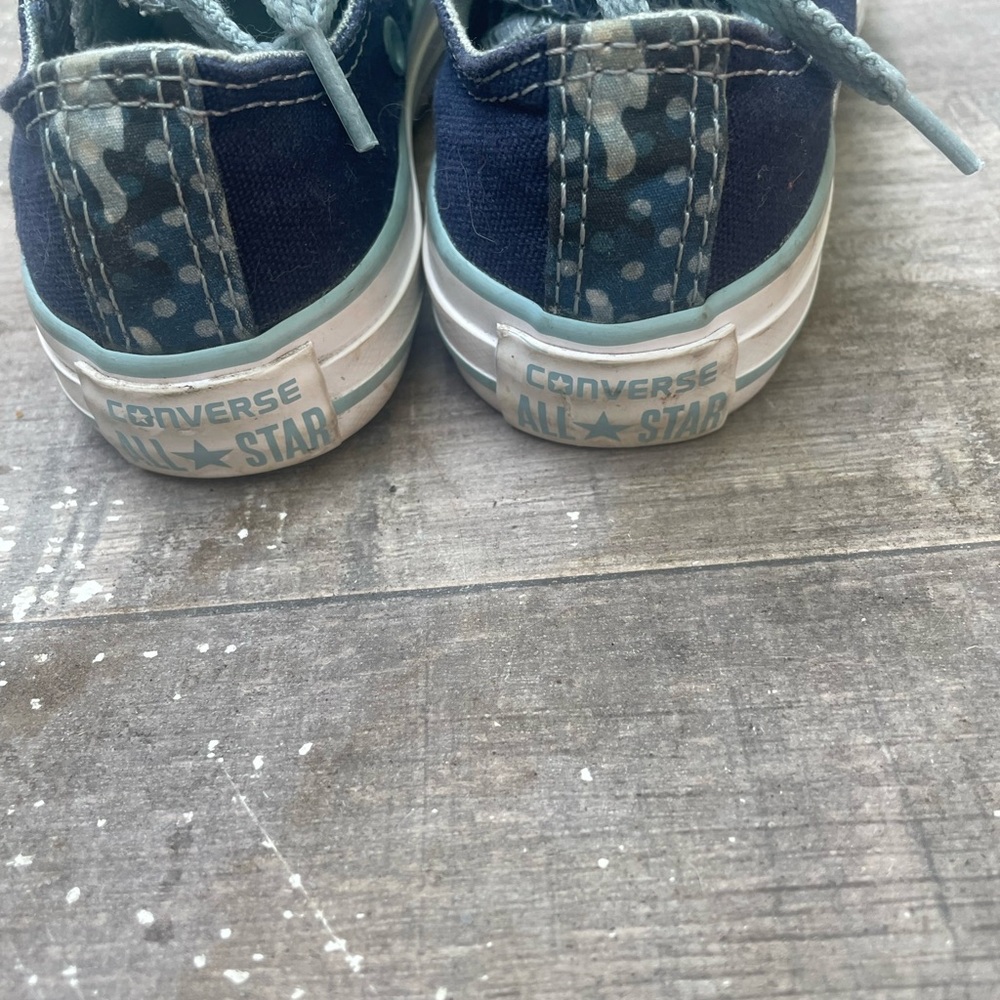 Little kids Converse size 10.5 - Picture 4 of 10